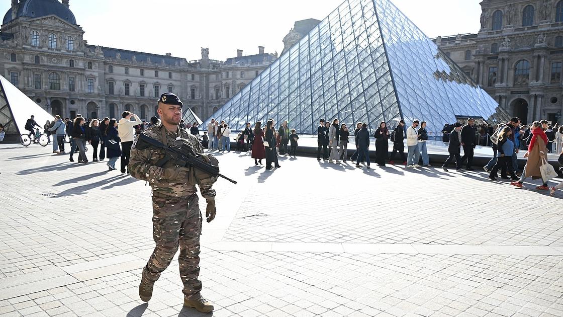 Louvre Museum's Surveillance Password 'Louvre' at Time of $102 Million Jewel Heist