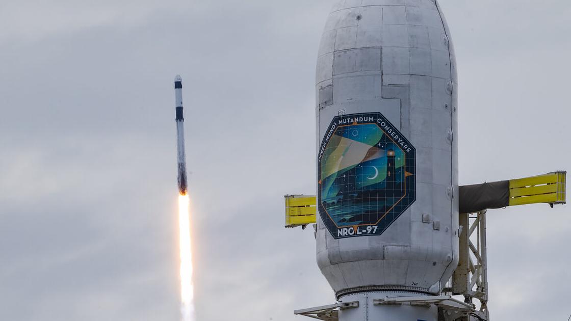 SpaceX completes triple launch day and first orbital Starship flight; Rocket Lab wins Electron contract