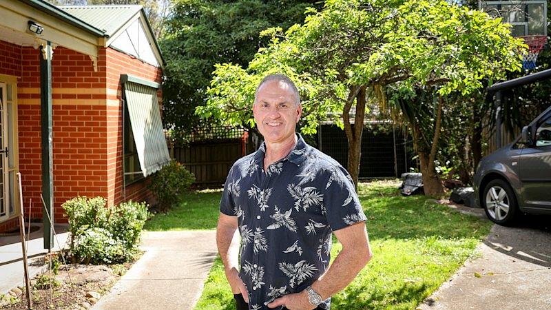 Melbourne luxury home prices plunge as affordable suburbs rise