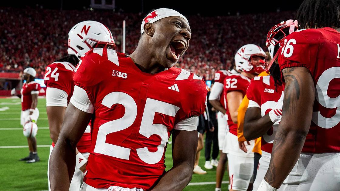 Nebraska routs Bowling Green 56-7, uses 33 offensive players