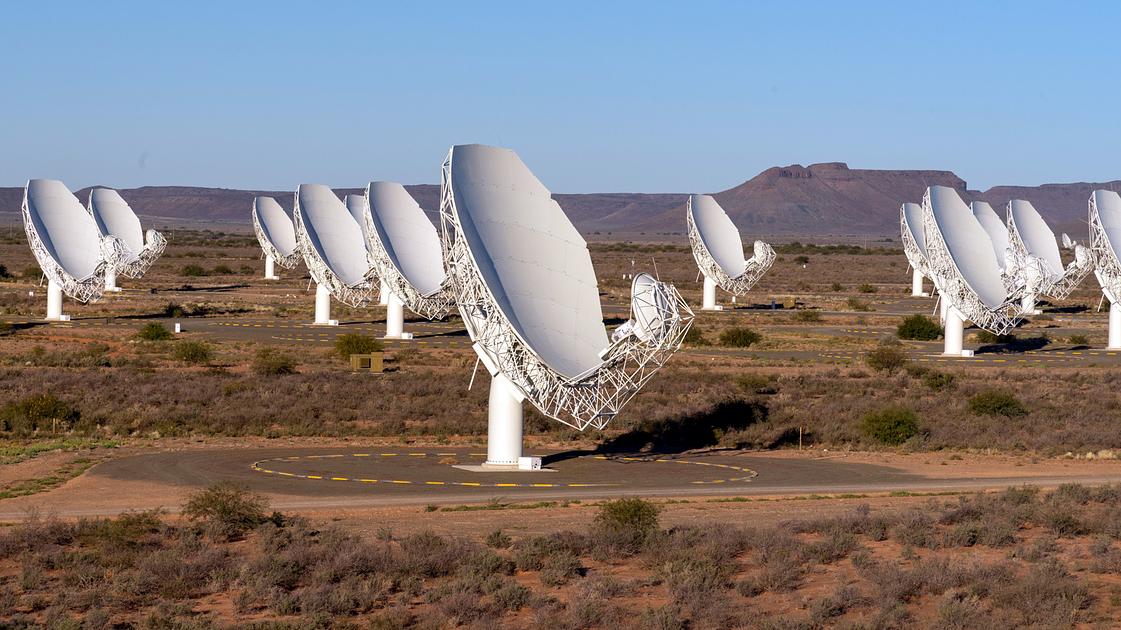 Astronomers Detect First Auroral Radio Emissions from Exoplanet Beta Pictoris b