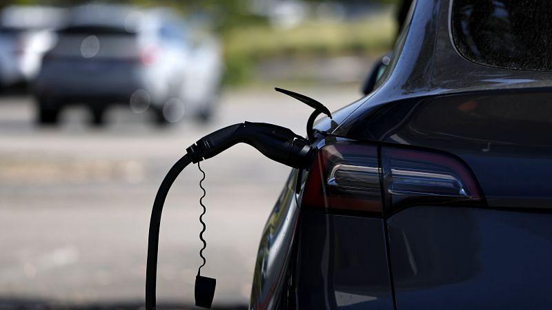 U.S. Federal EV Tax Credit Ends, Impacting Vehicle Market