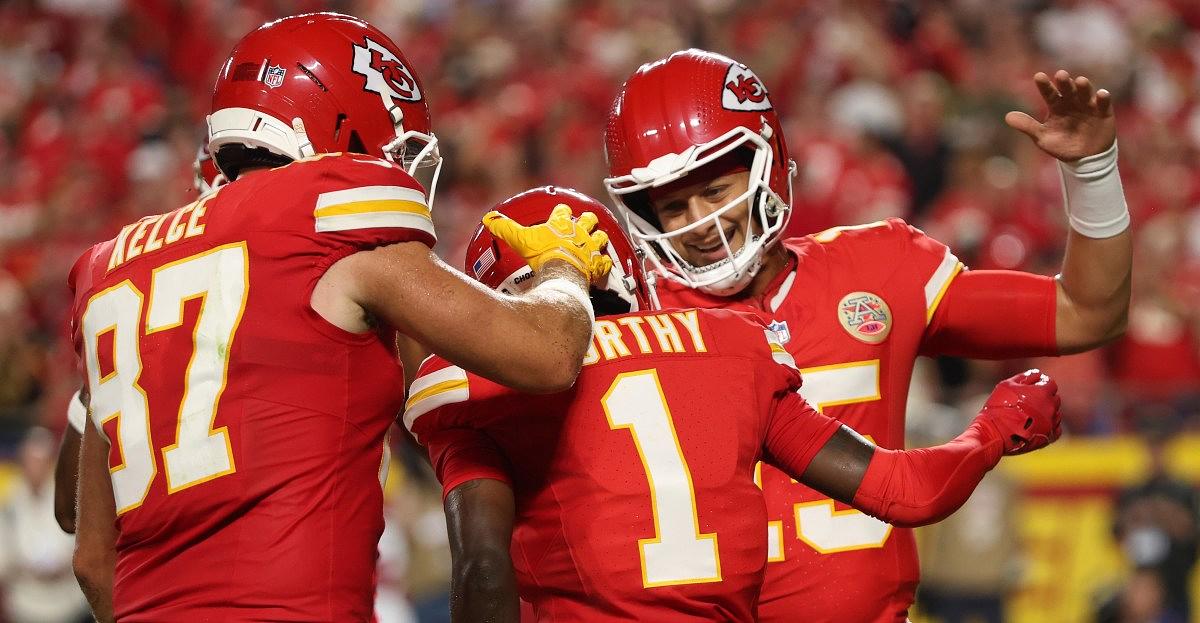 Chiefs defeat Colts 33-30 in overtime on Mahomes' 382-yard night