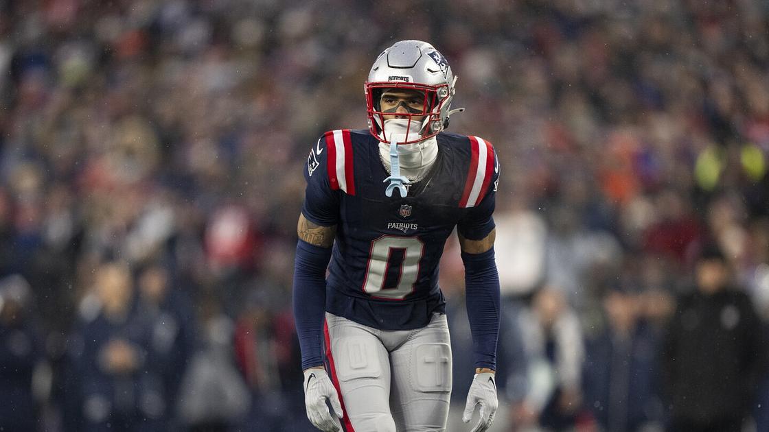 Patriots sign Gonzalez to record $135 million extension