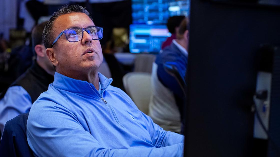 S&P 500 Hits Record Close Amid Progress on Trade Talks and Corporate Earnings