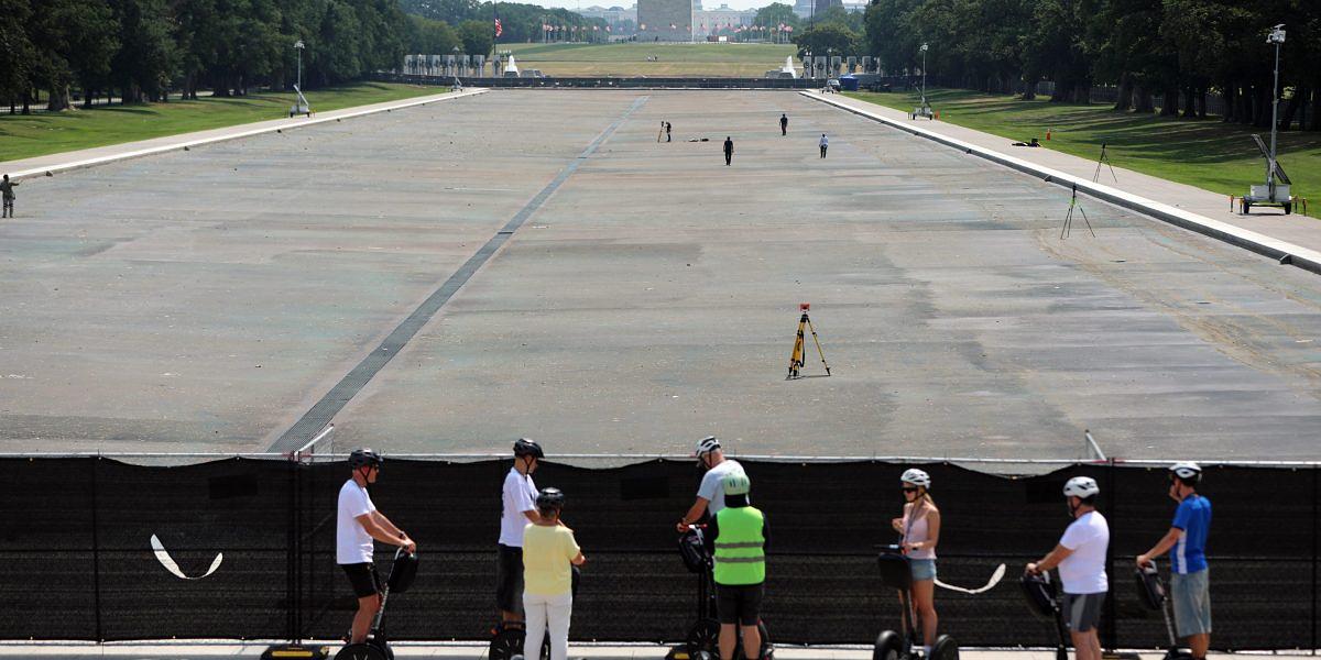 Lincoln Reflecting Pool Renovation Hampered by Liner Fading and Vandalism Case