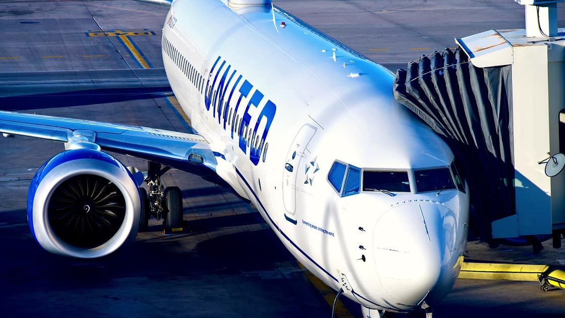 United flight returns to Las Vegas after hijack threat