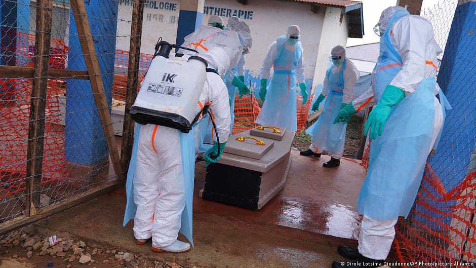 DR Congo Ebola Death Toll Tops 1,400 as Vaccine Trial Starts