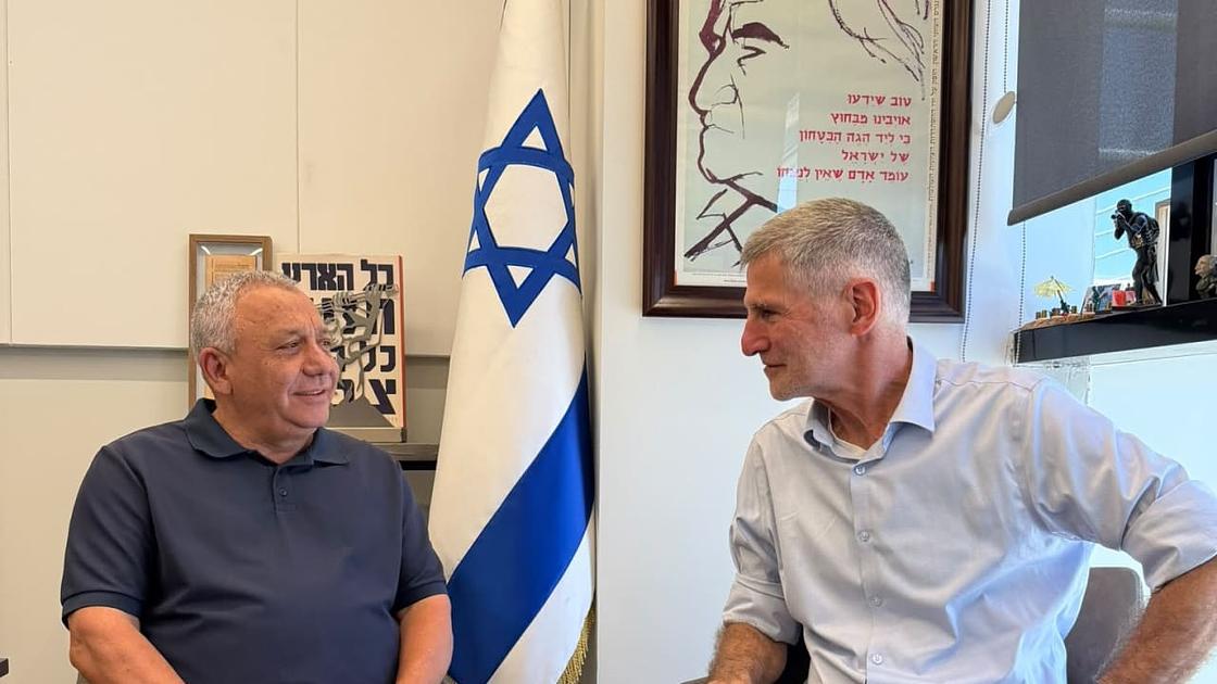 Democrats leader Yair Golan meets opposition figures to discuss coalition options