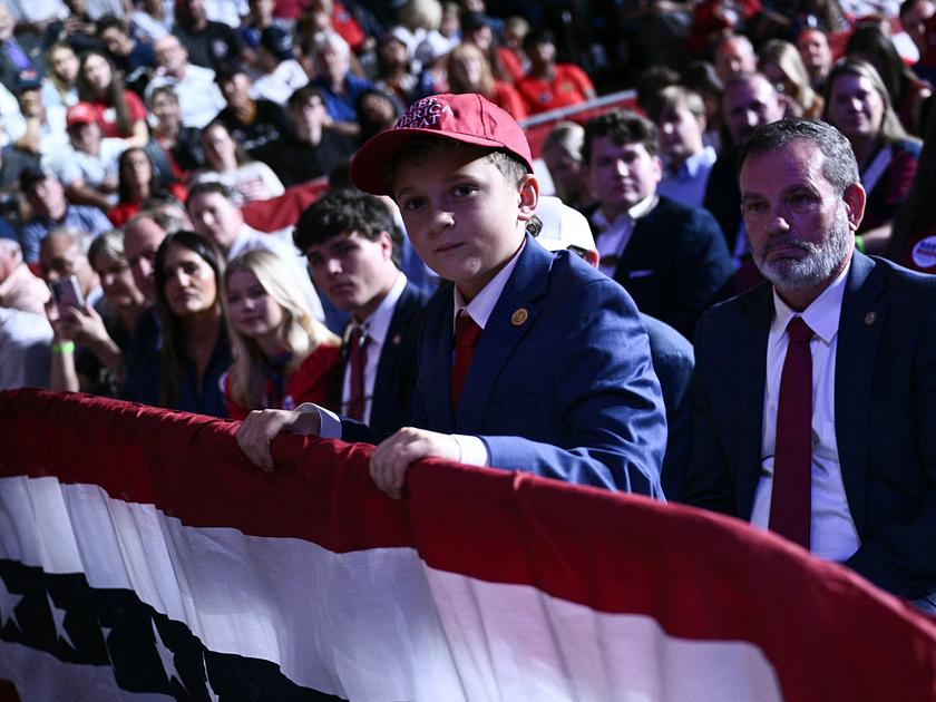 Democrats optimistic, Republicans splurge cash as US midterms enter final month