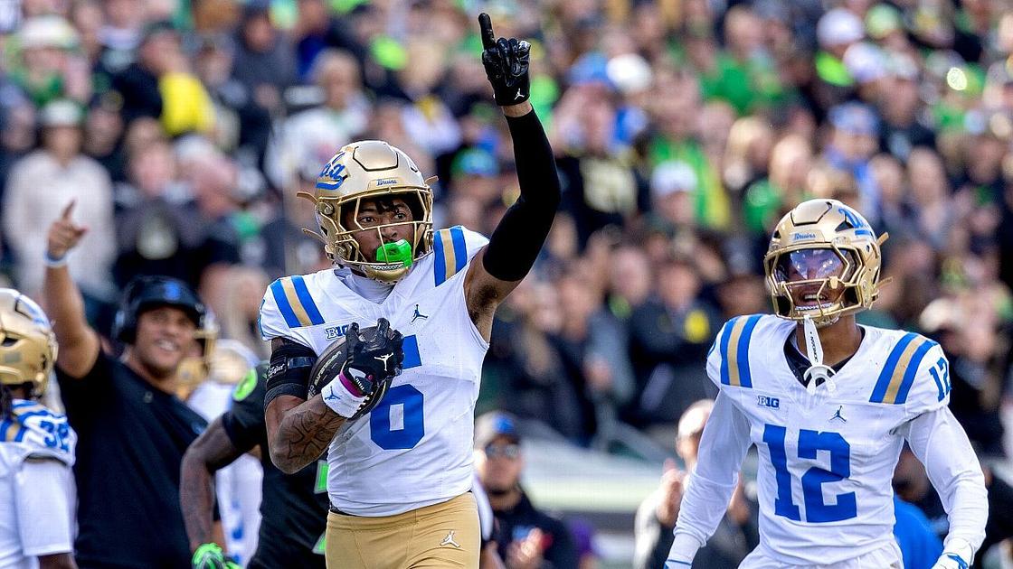 Georgia's win lifts Bulldogs to No. 1, tightening CFP race