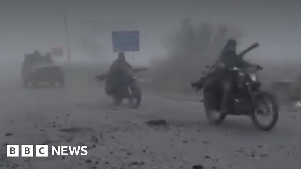 Russian Forces Advance into Pokrovsk Amid Dense Fog