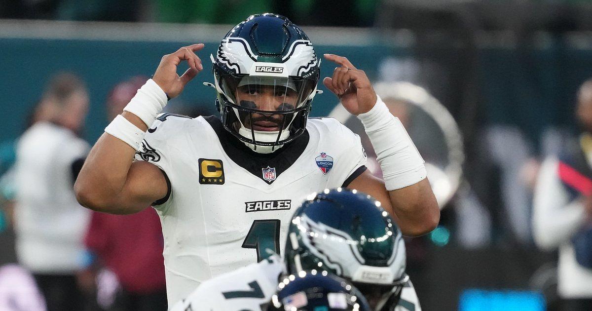 Eagles place QB Jalen Hurts on IR after DVT diagnosis, season over