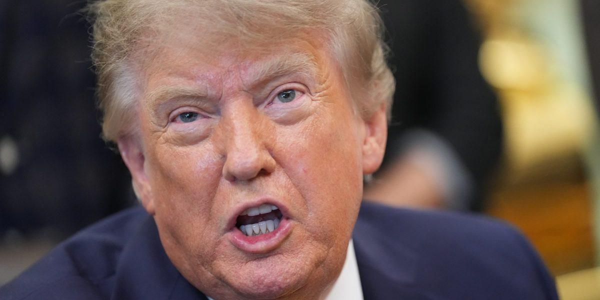 Трамп умаляет конфликт с Ираном как ограниченное военное столкновение, поддерживая Вэнса