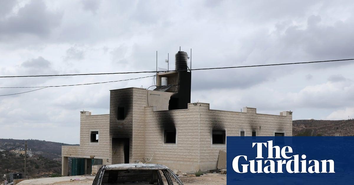 Hundred-plus settlers set fire to Jalud homes, injuring Israeli police