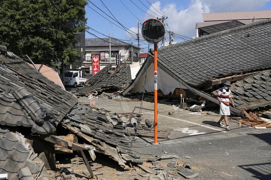 Death toll climbs to 34 as Kumamoto quake leaves survivors without water amid heat