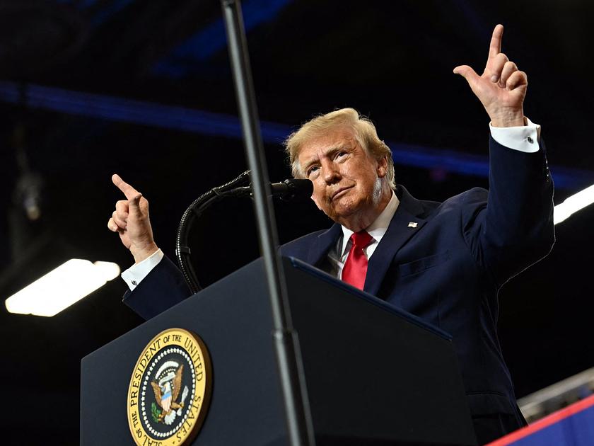 Democrats Lead in Polls as Campaign Rallies Heat Up Ahead of Midterms