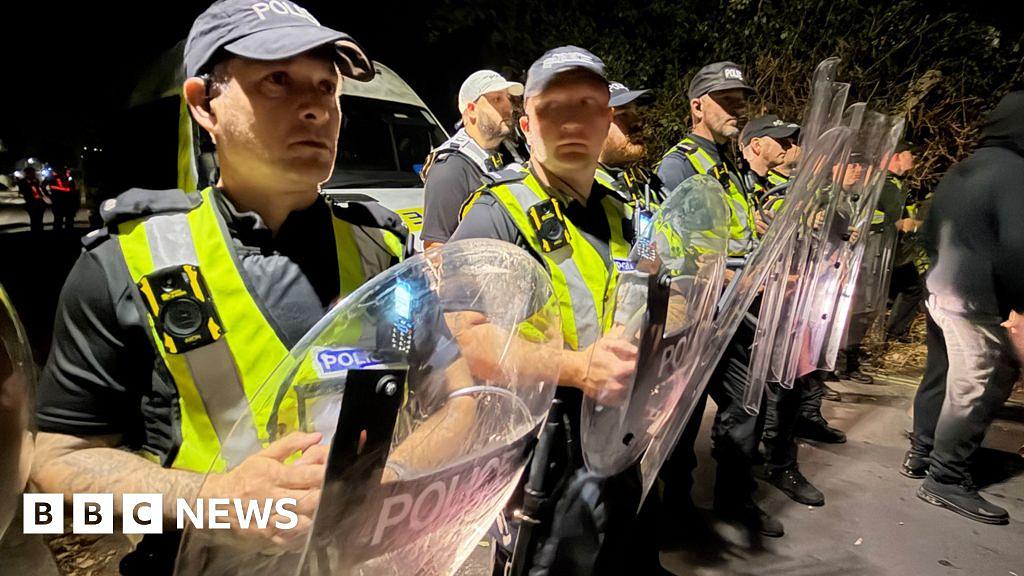 Police investigate violent Portsmouth protest after migrant landing clashes
