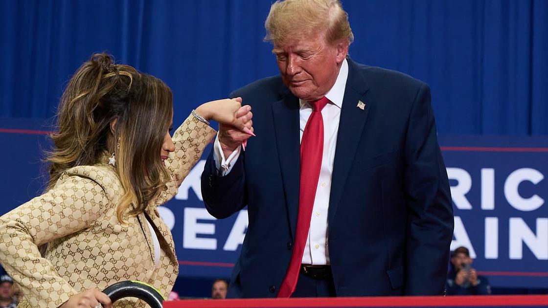 Trump asks Nicki Minaj to stand at Michigan rally, sparks reaction