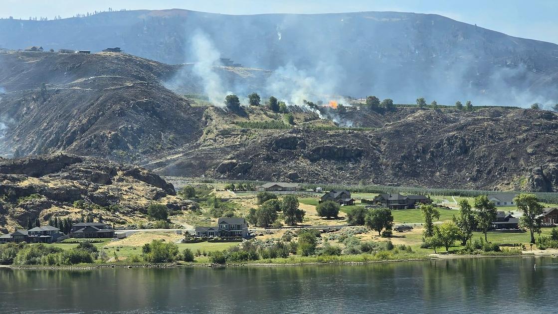 Chelan Hills Wildfire Grows, Evacuations Remain as Highway Reopens