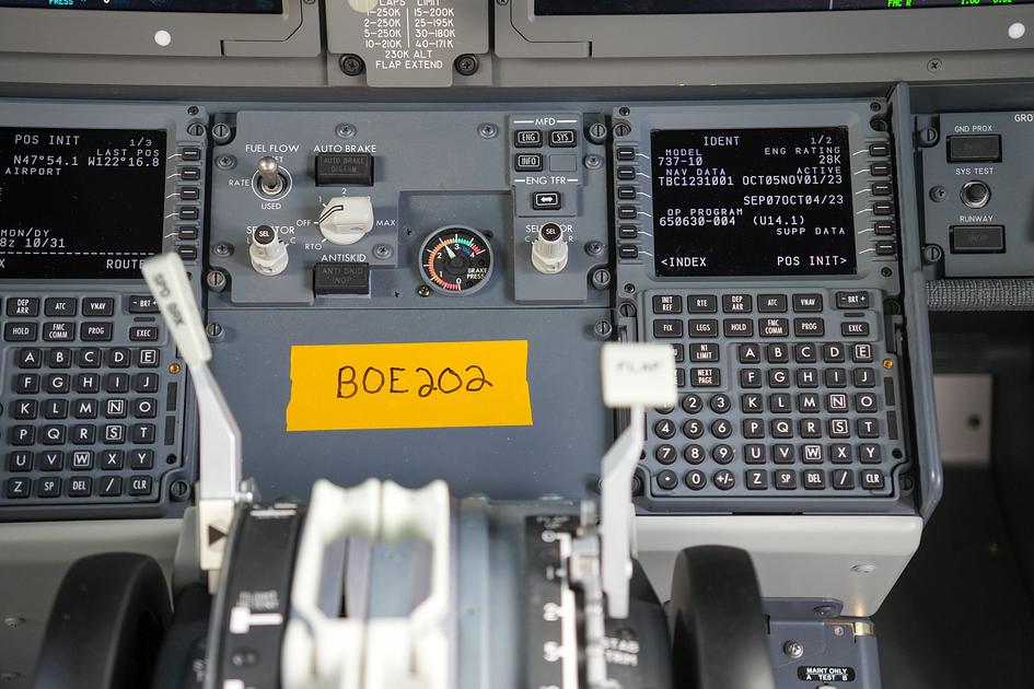 U.S. airlines postpone Boeing 737 Max software upgrades over glitches
