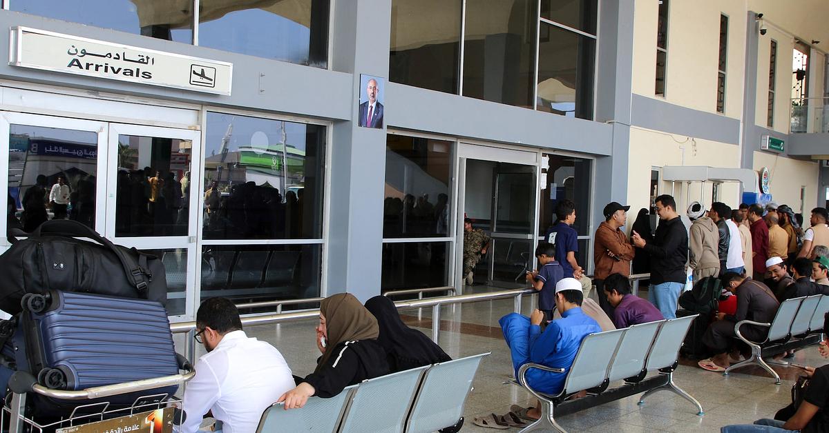 Houthis' missile campaign escalates, culminating in Aden airport strike