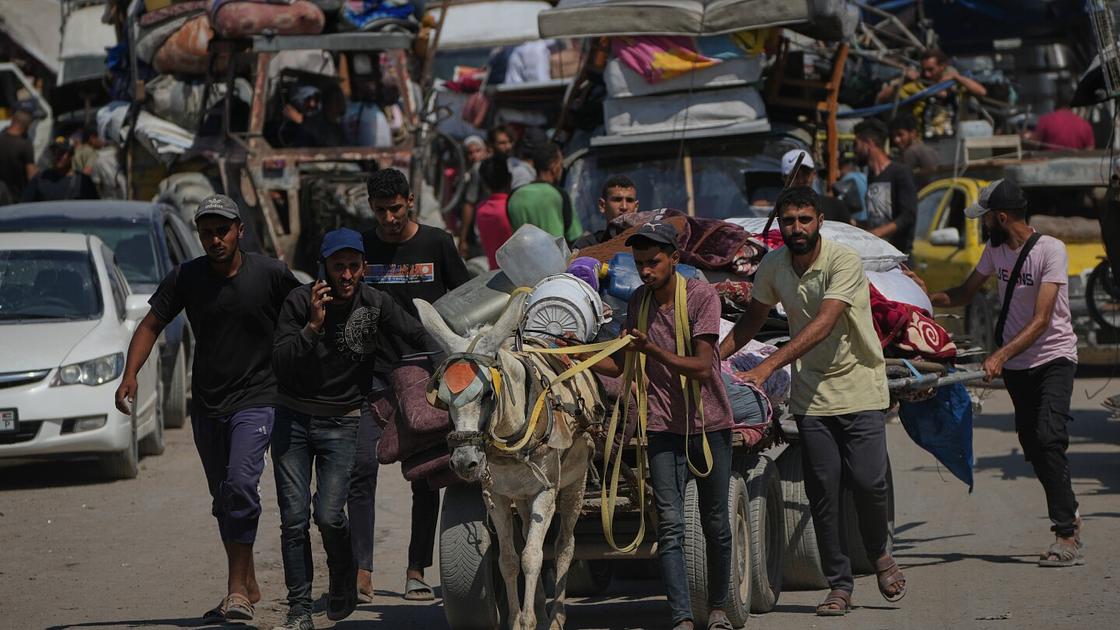 Houthi Drone Attack Injures 22 in Eilat; Israeli Airstrikes Kill Dozens in Gaza