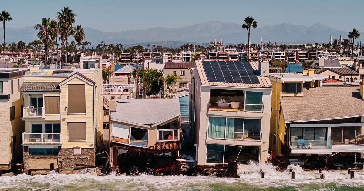 Record king tides wreck Long Beach homes amid strong El Niño