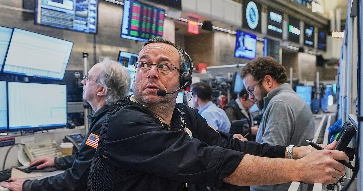 Wall Street Rebounds as Tech Stocks Recover and Bitcoin Stabilizes