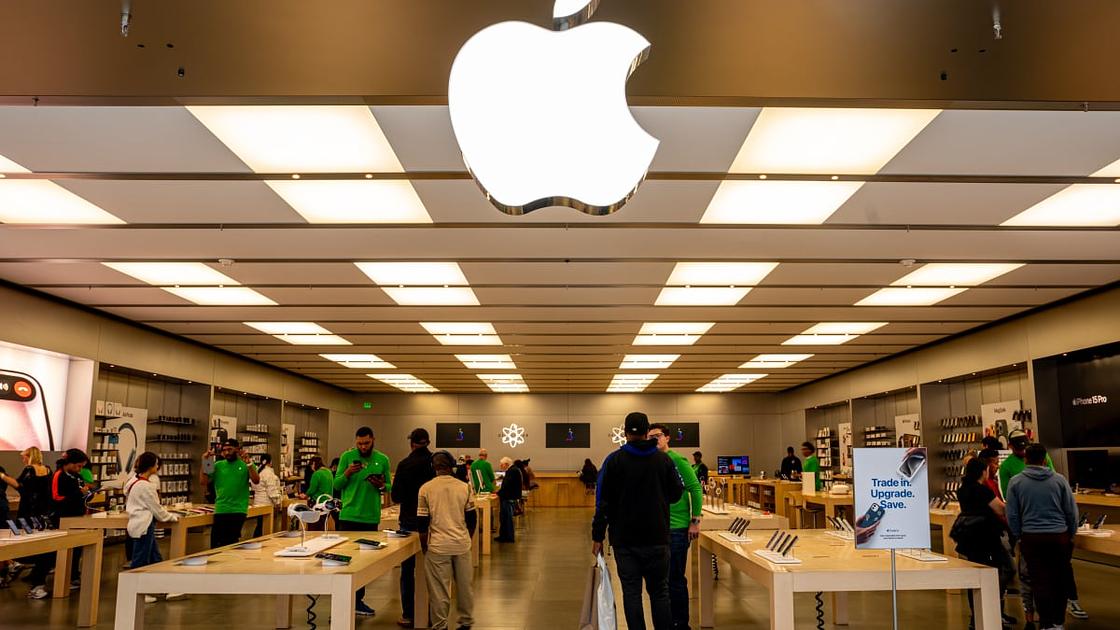 Apple Closed First Unionized Store Amid Mall Decline