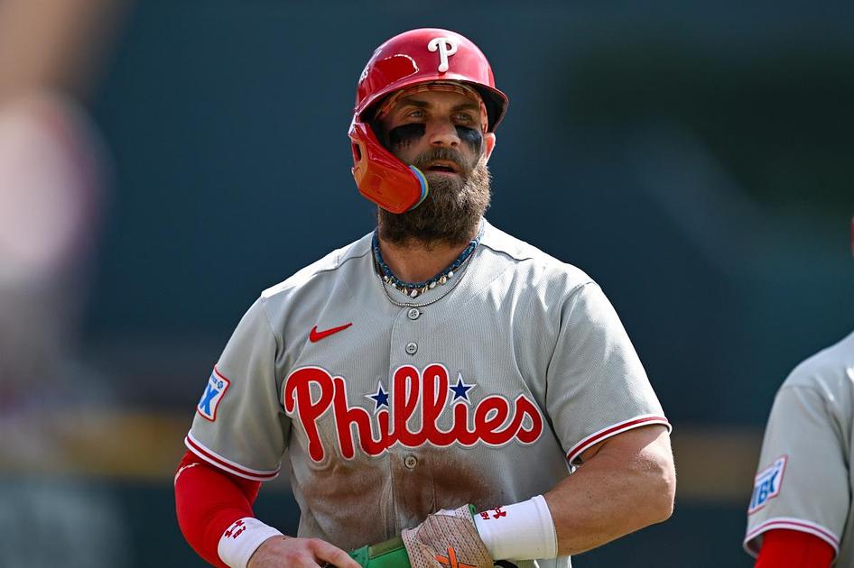Harper says Phillies will overhaul roster after Wild Card defeat