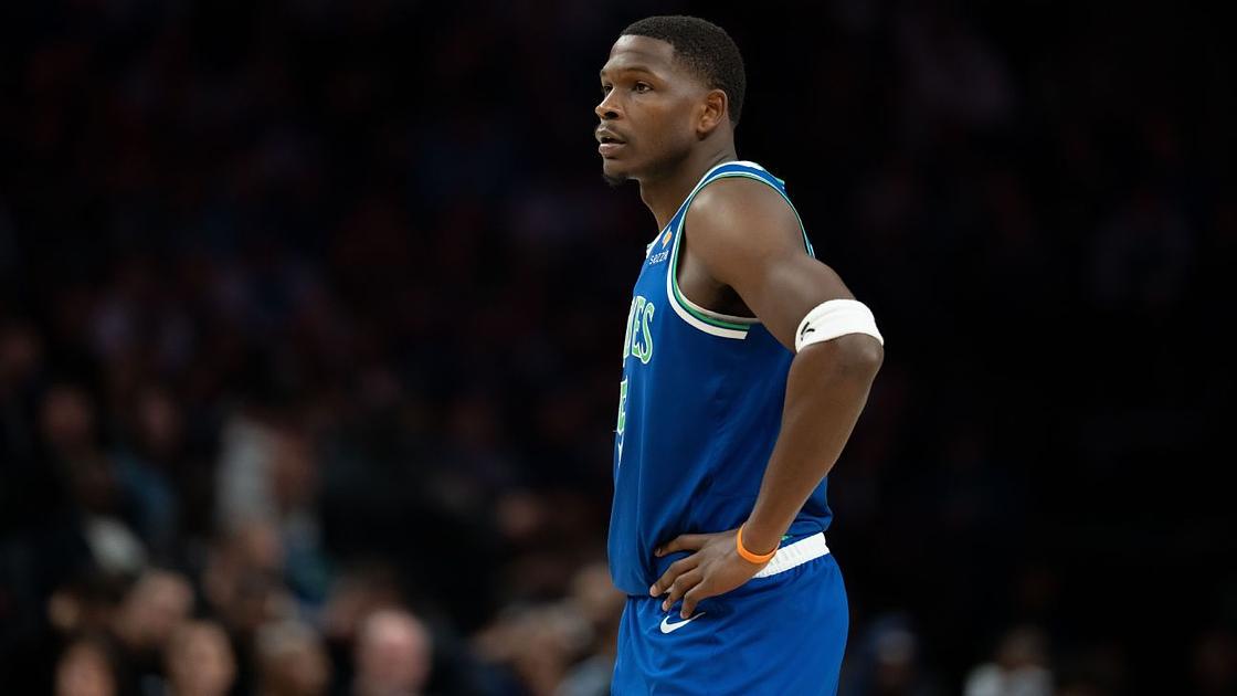 Anthony Edwards undergoes arthroscopic knee surgery, recovery outlook unclear